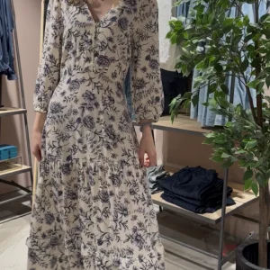 Shanaya V-M, Dress