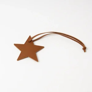 849615 Veskepynt, STAR skinnrem-look med stjerne - cognac