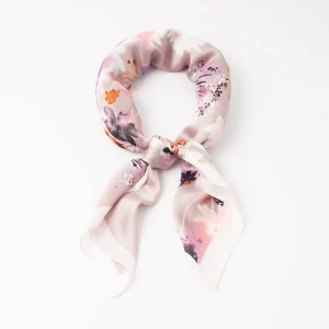 851902  Skjerf, Lite skjerf med blomstereng - hvit