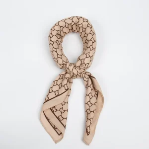 920003  Skjerf, Lite skjerf CC print matt struktur - lys beige