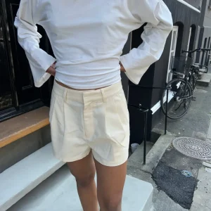 Line Linen Shorts - Beige