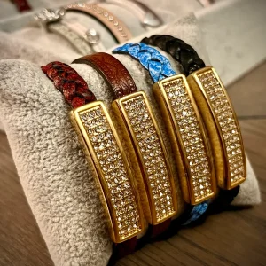 Armbånd i lær og gull