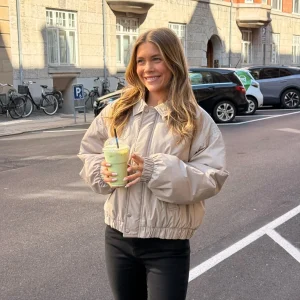 Silje Padded Bomber Jacket - Beige