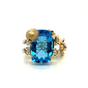 Ring med gullblomster og zirconia