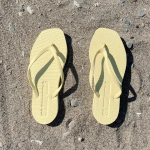 Tapered Mellow Yellow Flip Flop