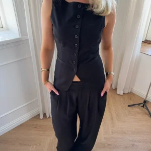 Nora Vest - Black