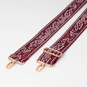 769021 Skulderrem bandana print -burgunder